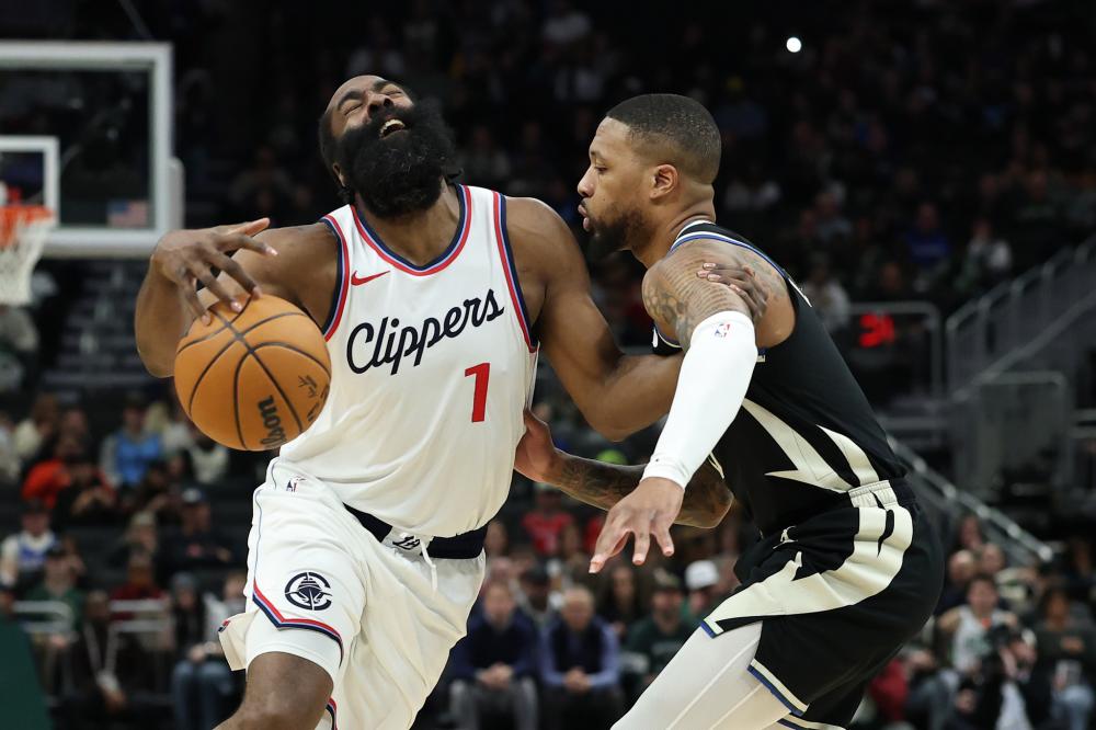 由中场球员 由中场球员